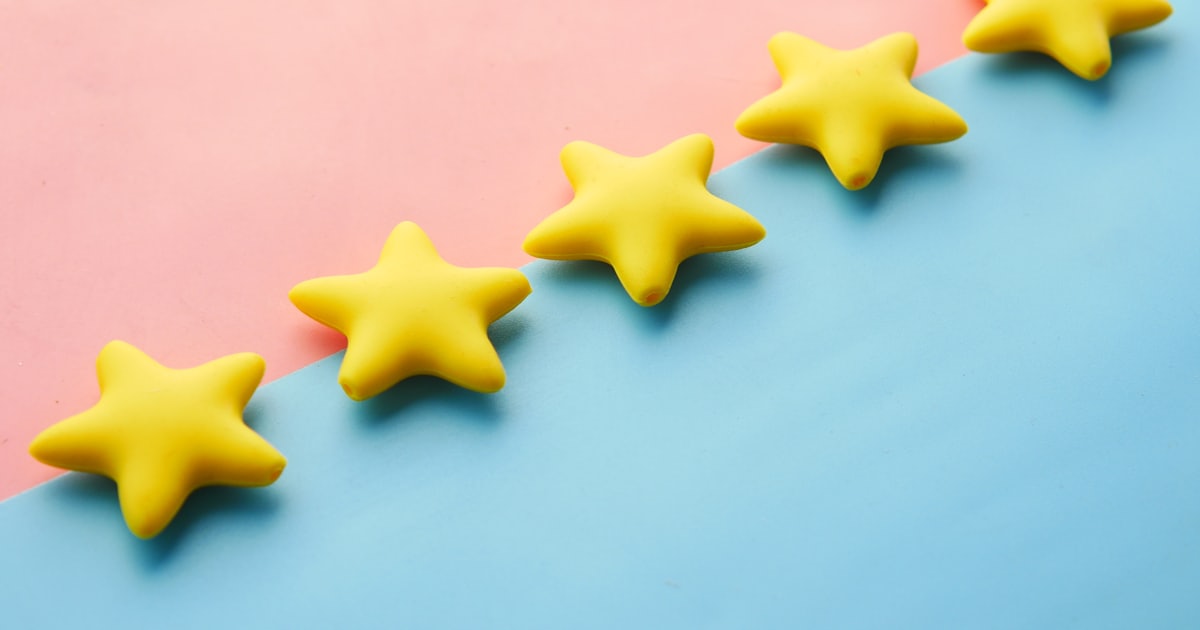 Cinco estrelas amarelas enfileiradas, representando a nota máxima nas avaliações do Google