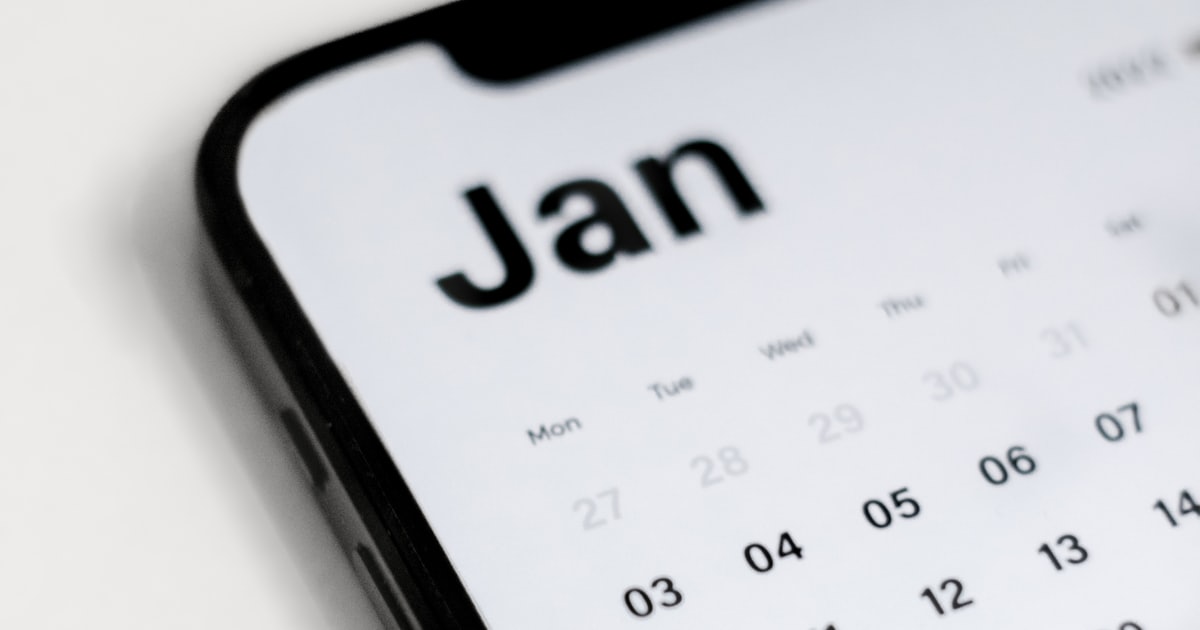 Calendário aberto na tela do celular para marcar um horário na clínica